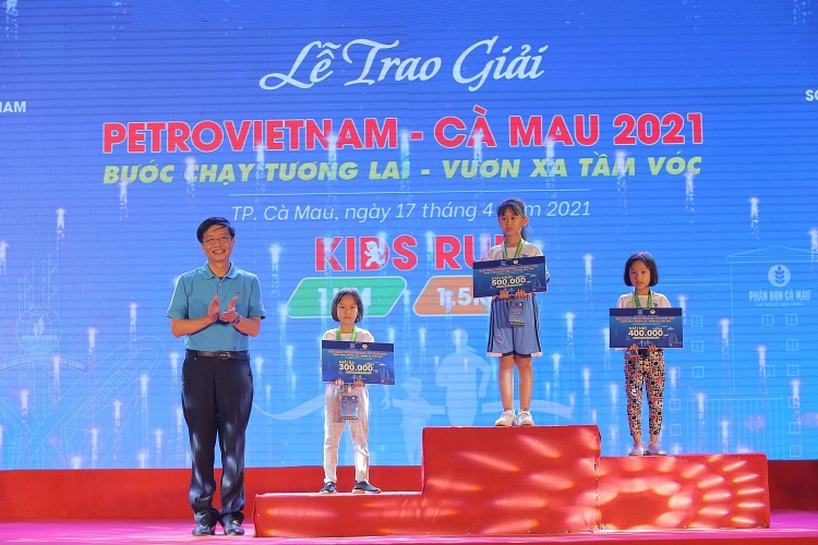 Tưng bừng khai mạc Giải chạy Petrovietnam - Cà Mau 2021