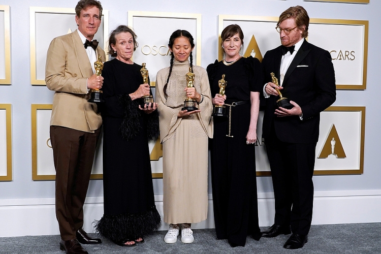'Nomadland' thắng đậm tại Oscar 2021