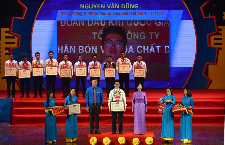 pvfcco 2 ky su tre duoc vinh danh nguoi tho tre gioi toan quoc