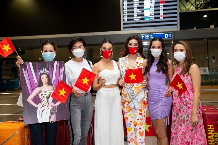 Hoa hậu Khánh Vân lên đường sang Mỹ dự thi Miss Universe 2021