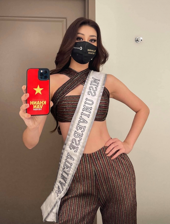 Hoa hậu Khánh Vân diện trang phục hở bạo tại Miss Universe 2021