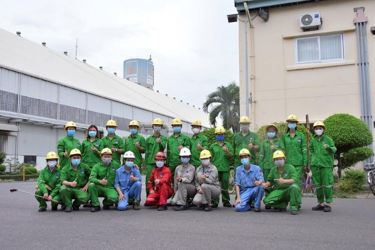 Đoàn Thanh niên PVFCCo tham gia tổng vệ sinh công nghiệp sau BDTT Nhà máy Đạm Phú Mỹ