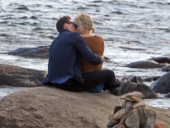 Taylor Swift và Tom Hiddleston: Tình yêu hay chỉ là vụ lợi?