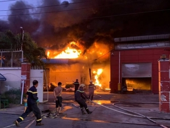 Long An: Cháy lớn tại công ty sản xuất vỏ cơm hộp, thiệt hại hàng chục tỉ đồng