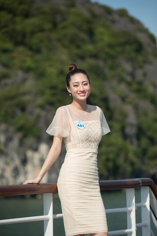 nguoi dep miss world viet nam tro tai catwalk tren du thuyen 5 sao