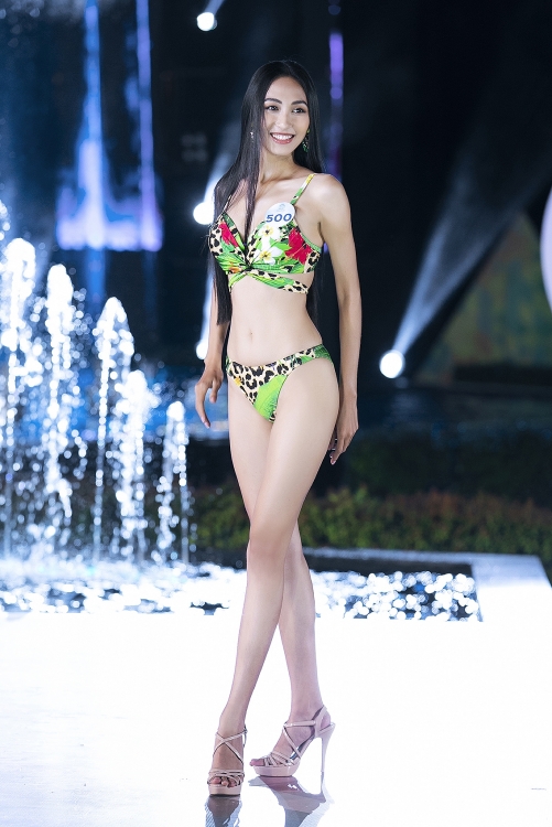 Miss World Vietnam: Người đẹp biển đọ dáng nóng bỏng với bikini