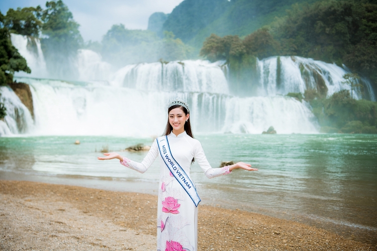Hoa hậu Lương Thuỳ Linh thả dáng giữa chốn bồng lai tiên cảnh Cao Bằng