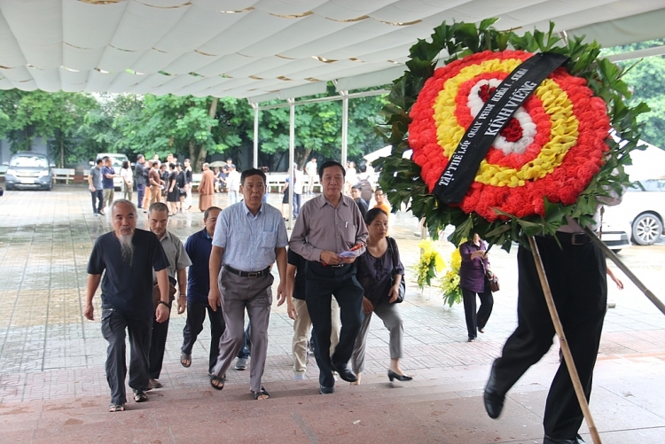 dong dao nghe si viet tien dua ong trum hai tet pham dong hong