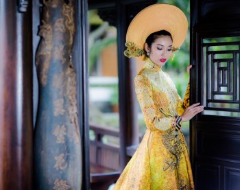 Ngắm trang phục dân tộc của Thúy Vân tại Hoa hậu Quốc tế