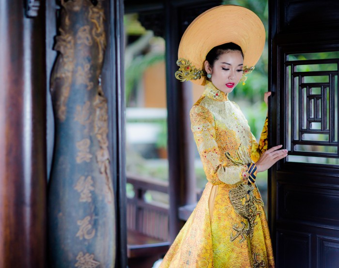 Ngắm trang phục dân tộc của Thúy Vân tại Hoa hậu Quốc tế