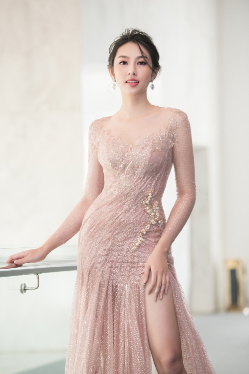 Bộ váy dạ hội của Thùy Tiên tại M.G.I vừa được công bố, fan đã xôn xao vì  ám ảnh Kiều Loan năm xưa