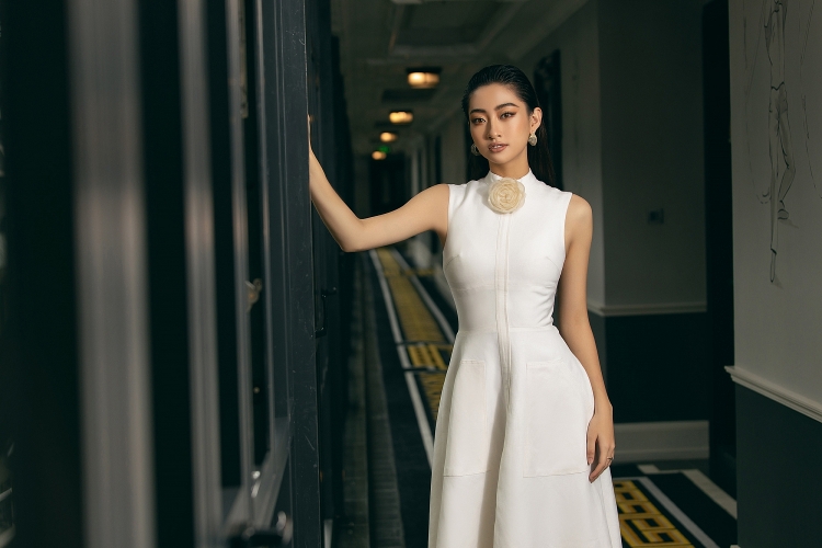 Hoa hậu Lương Thùy Linh “đẹp mê hồn” với trang phục Thu - Đông