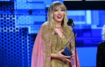 Taylor Swift lập kỷ lục mới tại AMAs