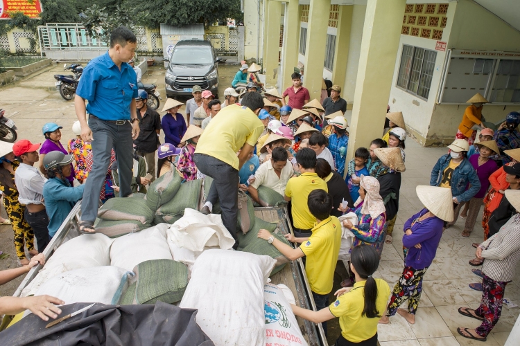 Phân bón Cà Mau dành 1,5 tỷ đồng hỗ trợ công tác giáo dục miền Trung sau bão lũ