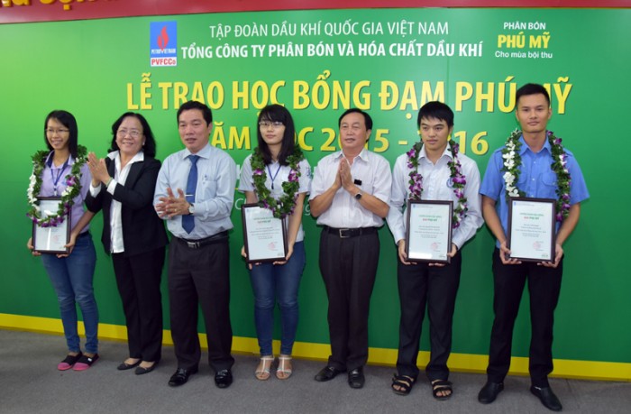 pvfcco trao gan 350 suat hoc bong dam phu my 2015 2016