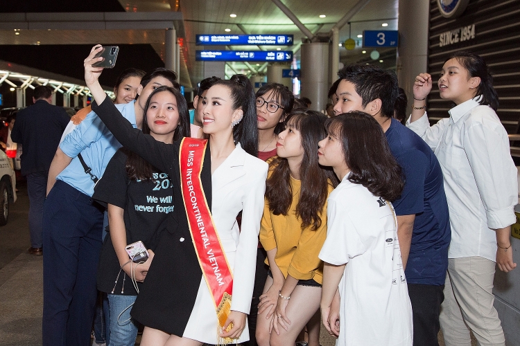 Á hậu Thuý An chính thức lên đường sang Ai Cập dự thi Miss Intercontinental