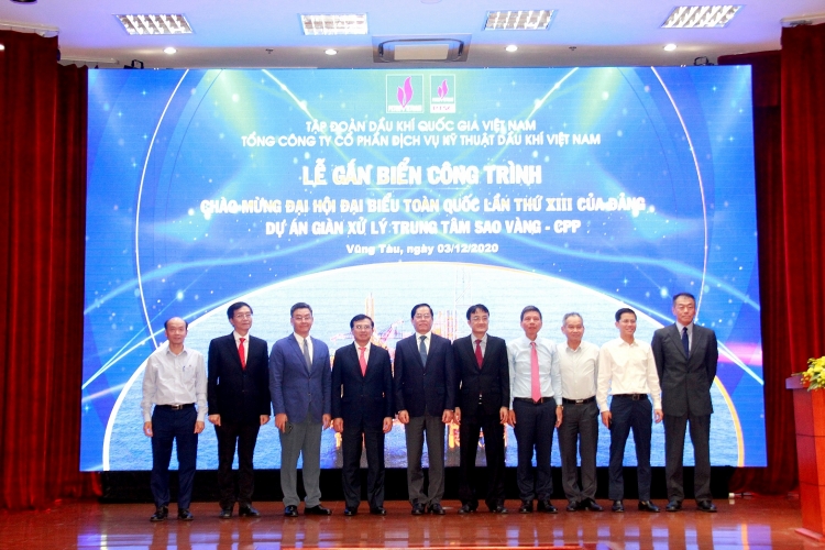 Lễ gắn biển công trình “Giàn xử lý Trung tâm Sao Vàng - CPP” chào mừng Đại hội đại biểu toàn quốc lần thứ XIII của Đảng
