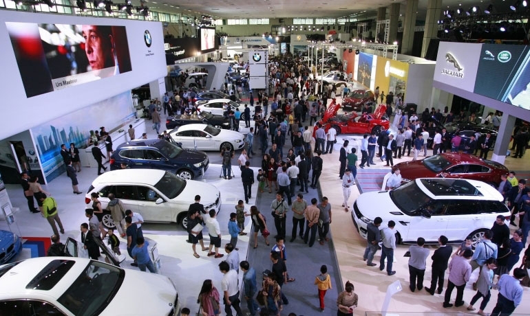 Doanh số thị trường ô tô Việt Nam giảm hơn 50%