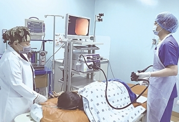 Bệnh viện K cắt khối u đại trực tràng bằng kỹ thuật mới
