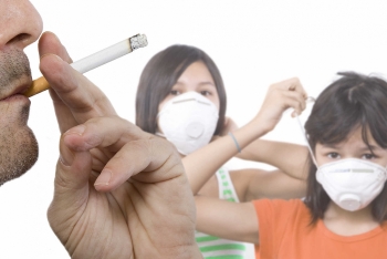 Phụ nữ Việt phơi nhiễm với khói thuốc lá