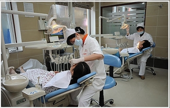 Nhiều người nước ngoài tới Việt Nam chữa nha khoa