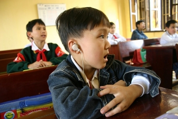 Miễn phí cấy ốc tai điện tử cho 5 trẻ nghe kém