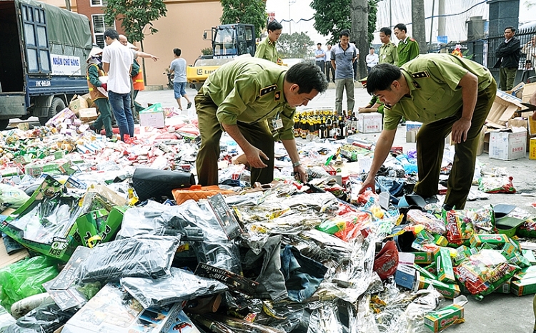 ha noi phat hien va xu ly gan 1800 vu buon lau gian lan thuong mai