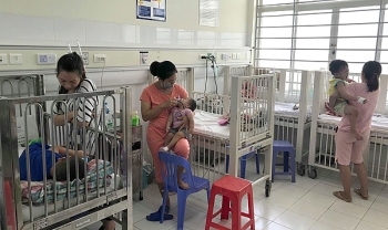 Bệnh tay chân miệng ở Hà Nội: Nhiều ca biến chứng nặng