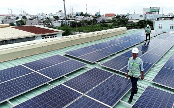 ADB cho vay 37 triệu USD xây dựng dàn pin điện mặt trời nổi lớn nhất Đông Nam Á