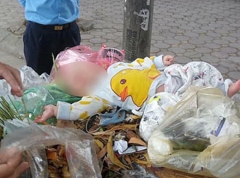 Bé trai 4 tháng tuổi bị bỏ rơi trong xe rác