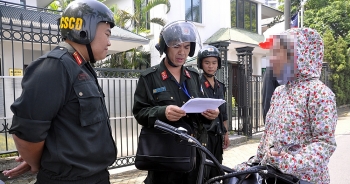 Công an Hà Nội lập 24 tổ công tác phạt người không đội mũ bảo hiểm