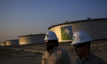 Ả Rập Xê-út giảm nguồn cung dầu cho các khách hàng