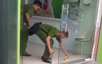 Tên cướp nổ súng trong ngân hàng ở Thanh Hóa