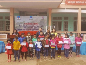 Đoàn Thanh niên DMC: Mang Tết đến trẻ em nghèo tỉnh Hoà Bình