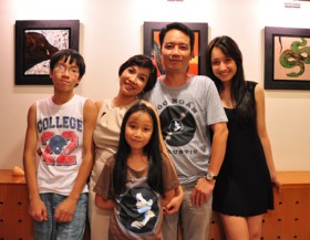 Những gia đình “con tôi, con anh” của showbiz Việt
