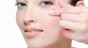 7 bí quyết chăm sóc vùng da quanh mắt
