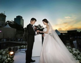 Ahn Jae Wook kết hôn
