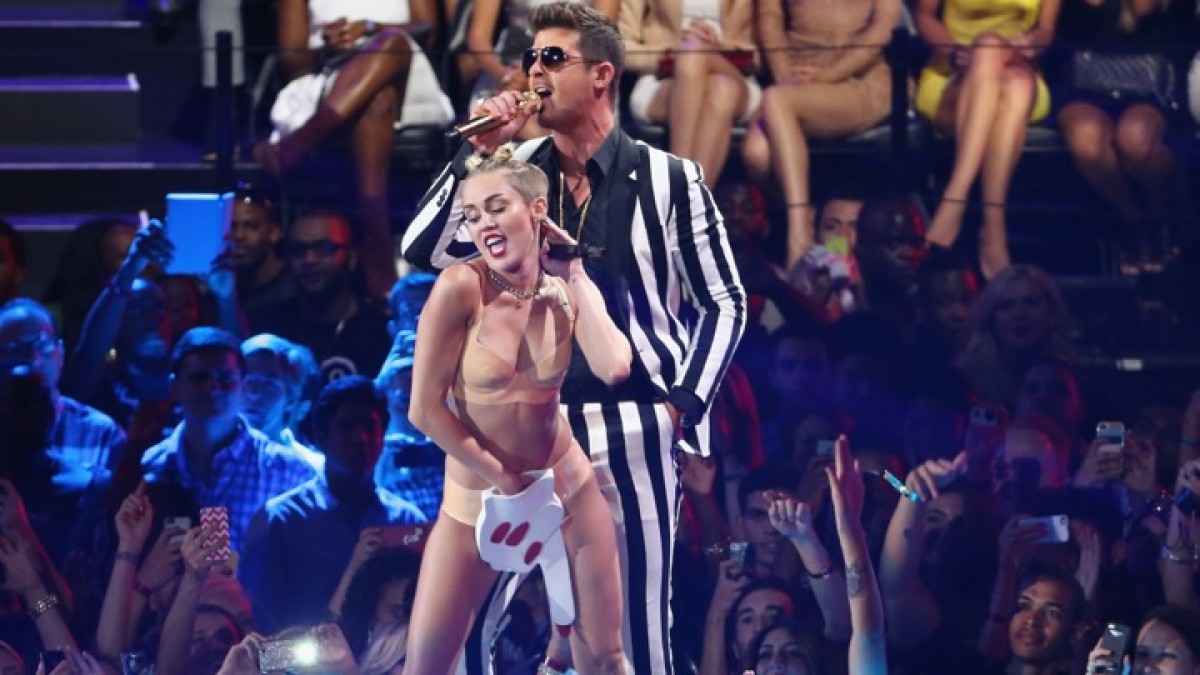 Màn biểu diễn của Miley Cirus tại VMAs 2013