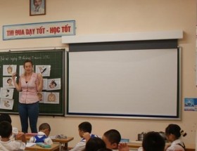 Hội đồng Nhân dân TP Hà Nội yêu cầu kiểm tra lại các "lớp học tương tác"