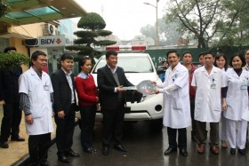 BIDV tặng xe cứu thương cho Bệnh viện Phụ sản Hà Nội