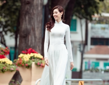 Hoa hậu Khánh Vân diện áo dài xuống phố đón xuân