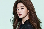 Jeon Ji Hyun quyên góp 100 triệu won sau khi bị chỉ trích keo kiệt