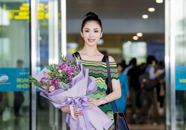 Hoa hậu Hoàn vũ 2007 Riyo Mori rạng rỡ đến Việt Nam