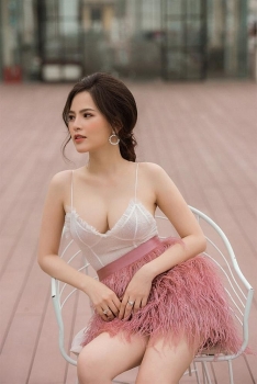 Phi Huyền Trang - Nữ diễn viên hở bạo và sexy bậc nhất showbiz Việt