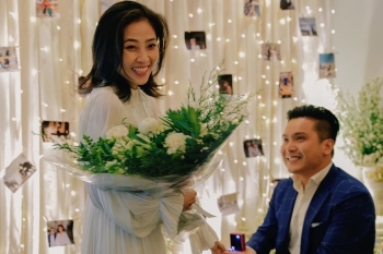 MC Liêu Hà Trinh được bạn trai quỳ gối cầu hôn lãng mạn