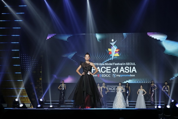 nguoi mau quynh anh lot top 10 face of asia