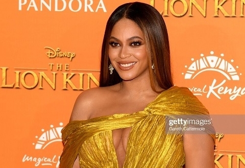 Beyonce diện váy của NTK Công Trí ra mắt phim "Lion King"