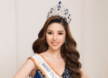 Người đẹp Mỹ Huyền dự thi Miss International Globe 2019 tại Malaysia