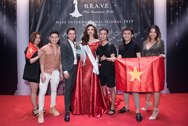 my huyen dang quang ngoi vi cao nhat tai miss international globe 2019