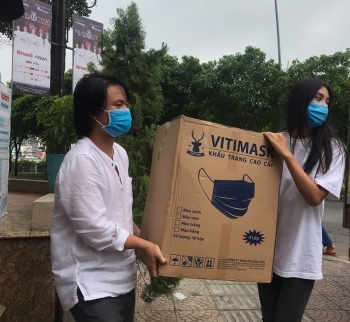 Hoa hậu Tiểu Vy vận chuyển hàng hóa tiếp sức cho Đà Nẵng chống dịch